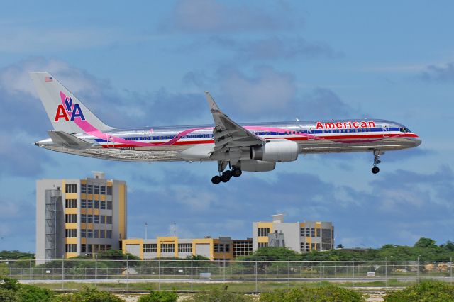 Boeing 757-200 (N664AA) - Gliding in to Aruba around 2008.