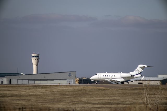 Bombardier Challenger 300 (N194TD)