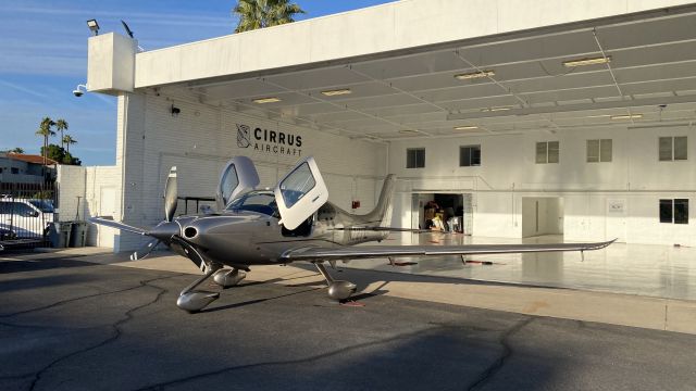 Cirrus SR-22 (N22TL)