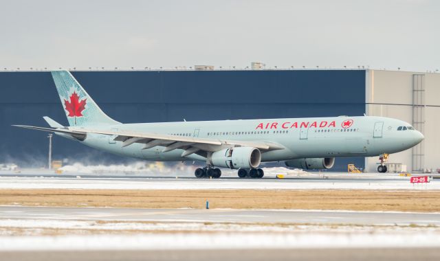 Airbus A330-300 (C-GFAH)