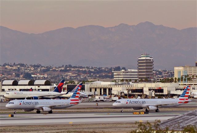 Airbus A321 (N127AA) - a rel=nofollow href=http://flightaware.com/live/flight/N127AA/history/20141118/2345Z/KLAS/KLAXhttp://flightaware.com/live/flight/N127AA/history/20141118/2345Z/KLAS/KLAX/a