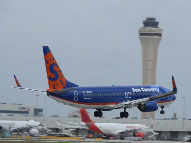 Boeing 737-800 (N817SY)