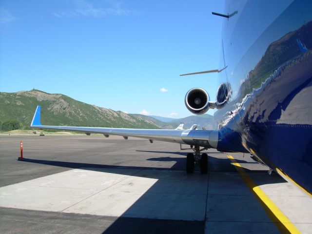 Canadair Regional Jet CRJ-700 (N762SK) - A beautiful day in Aspen.  2008