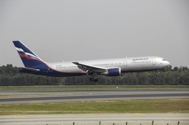 BOEING 767-300 (VP-BAX) - Landing at NRT Airport Runway 16L on 2011/11/3