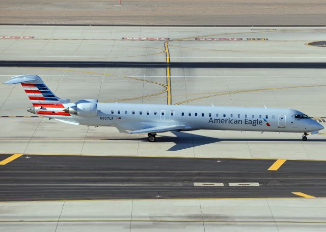 Canadair Regional Jet CRJ-900 (N957LR)