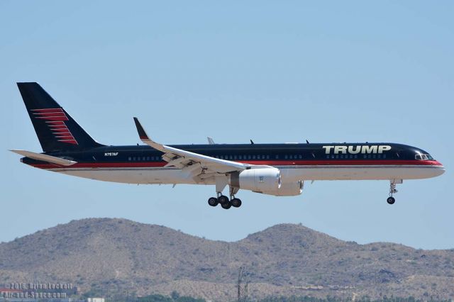 Boeing 757-200 (N757AF) - Trumps Boeing 757-2J4 N757AF on approach to land on Runway 25 Left at Phoenix Sky Harbor at 1:59 PM on June 18, 2016.