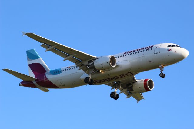 Airbus A320 (D-ABZI) - A Eurowings A320 on final approach into LHR, landing on runway 09L.br /br /Location: Stanwell Moor Road.br /Date: 20.06.22 (dd/mm/yy)