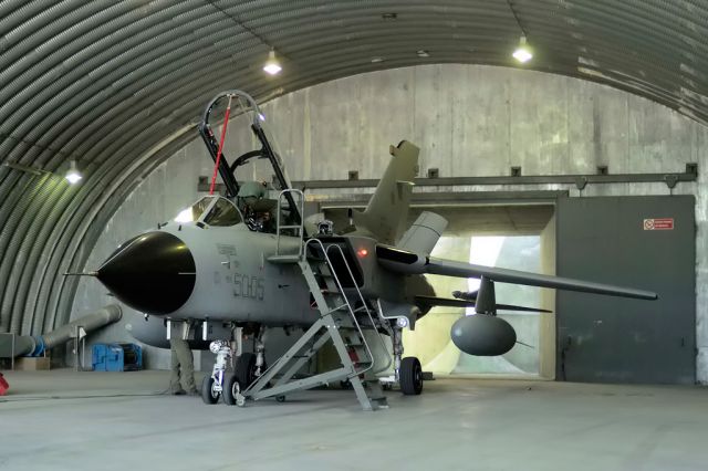 PANAVIA Tornado (MM7019) - final preparations before startup