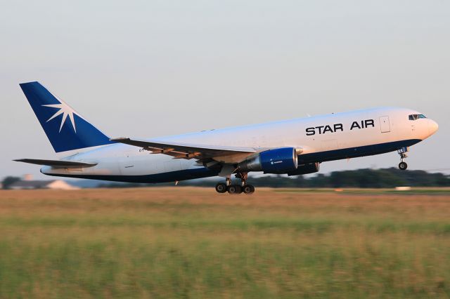 BOEING 767-200 (OY-SRK)