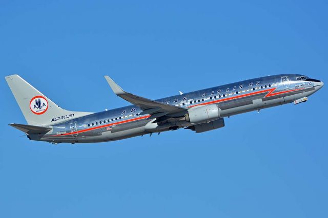 Boeing 737-800 (N905NN) - American 737-823 N905NN Astrojet at Phoenix Sky Harbor International Airport on December 28, 2017.