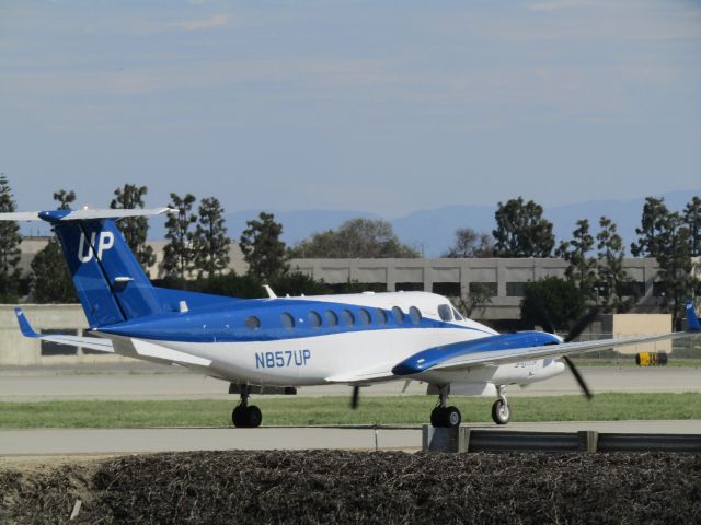 Beechcraft Super King Air 350 (N857UP) - Taxiing to RWY 30