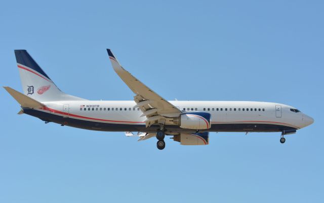 Boeing 737-800 (N313TR) - Clear to land 06L in CYHU. 08-04-2025