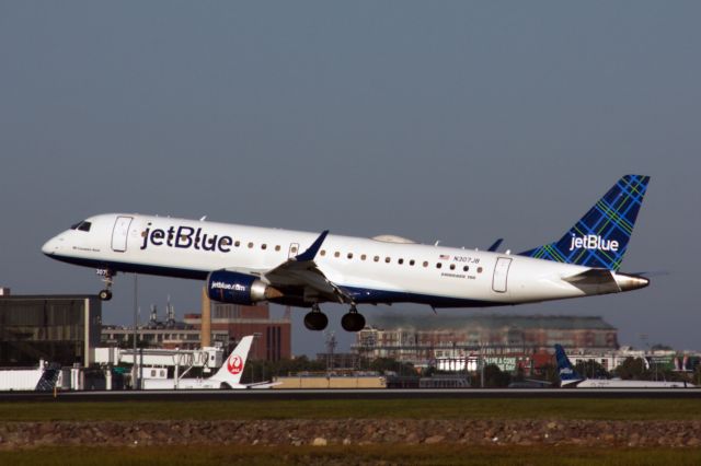 Embraer ERJ-190 (N307JB)