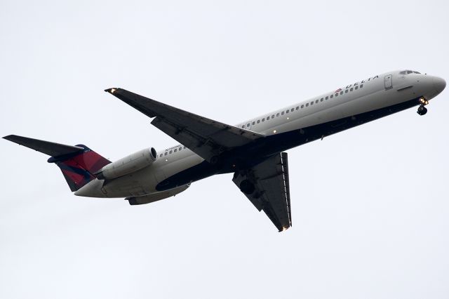 McDonnell Douglas DC-9-50 (N780NC) - Delta 1455 from KATL short final runway 27L.