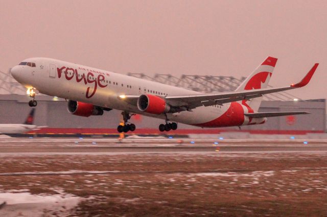 BOEING 767-300 (C-FMXC) - ROU1652 to Ft. Lauderdale.