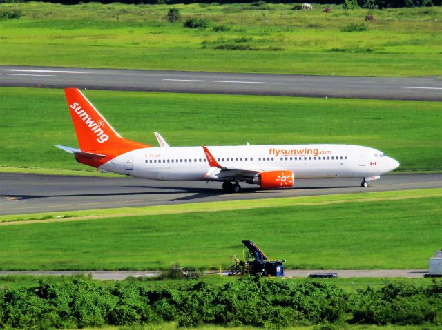 Boeing 737-800 (C-FLSW)