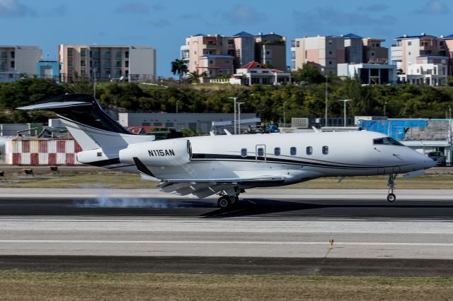 Bombardier Challenger 300 (N115AN)