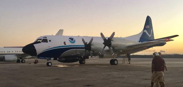 Lockheed P-3 Orion (NOAA42) - New Paint job on Kermit