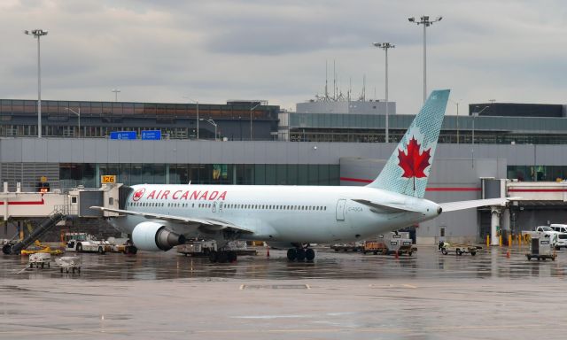 BOEING 767-300 (C-FOCA) - Air Canada Boeing 767-375(ER) C-FOCA in Toronto 