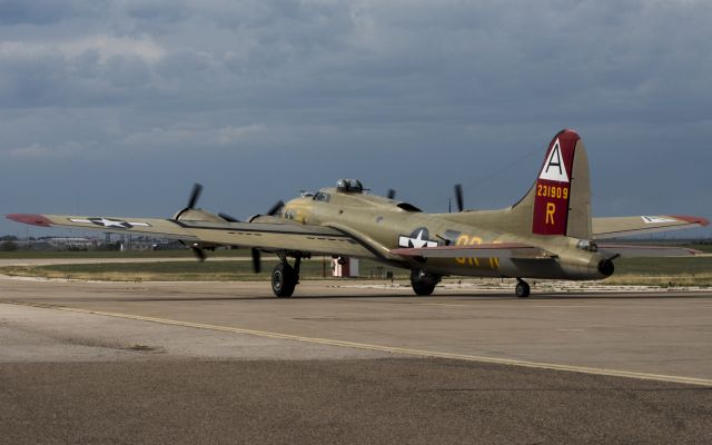 Boeing B-17 Flying Fortress (N93012)