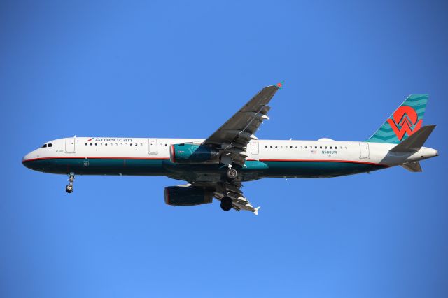 Airbus A321 (N580UW)
