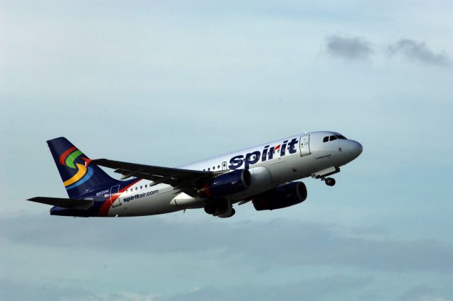 — — - Shoutout to the old livery for Spirit Airlines. I personally think its better then the yellow one. For you guys that hate when people post pictures that arent theres, This Is Not My Photo! 