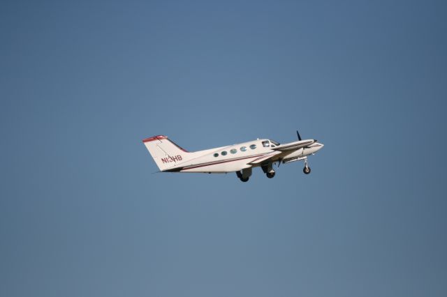 Cessna 421 (N13HB)