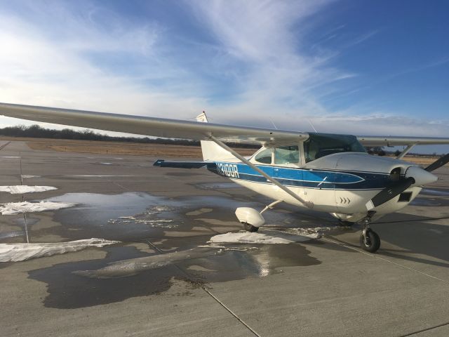 Cessna Skylane (N3100R)