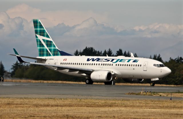 Boeing 737-700 (C-GMWJ) - Taken during airshow at CFB Comox. Aircraft has "Tartan" tail for the upcoming Westjet flights to Glasgow.