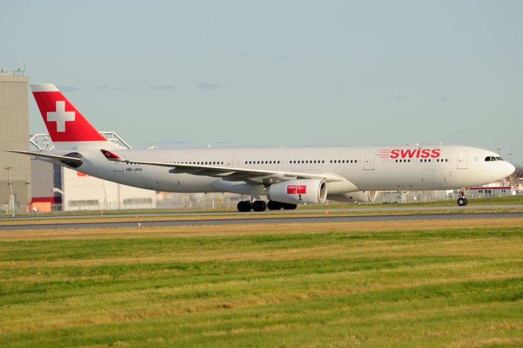 Airbus A330-300 (HB-JHA)