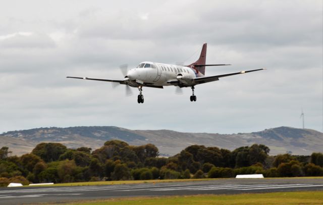 Fairchild Dornier SA-227DC Metro (VH-OYG) - Sharp Airlines Flt 811 on short final RWY 32 at Flinders Island, Mar 2019