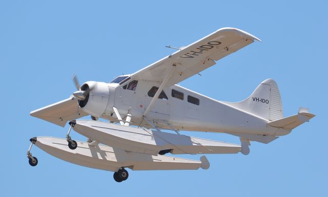 De Havilland Canada DHC-2 Mk1 Beaver (VH-IDO) - Departing runway 28 Gladstone for Heron Island.