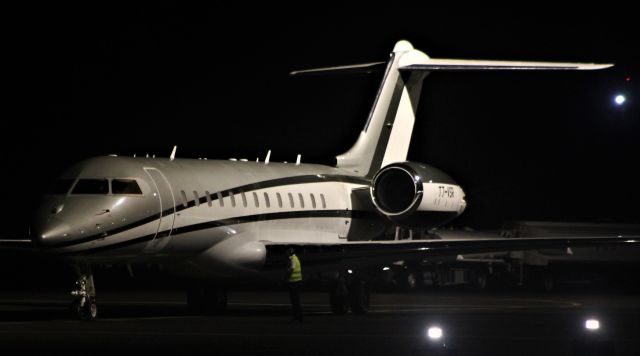 Bombardier Global Express (T7-VSR) - Santa Maria Island International Airport - LPAZ. November 11, 2021.