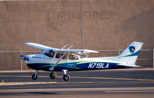 Cessna Skyhawk (N719LA) - Spotted at KSDL on December 23, 2020