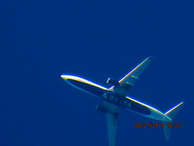 Boeing 737-800 (N3732J)