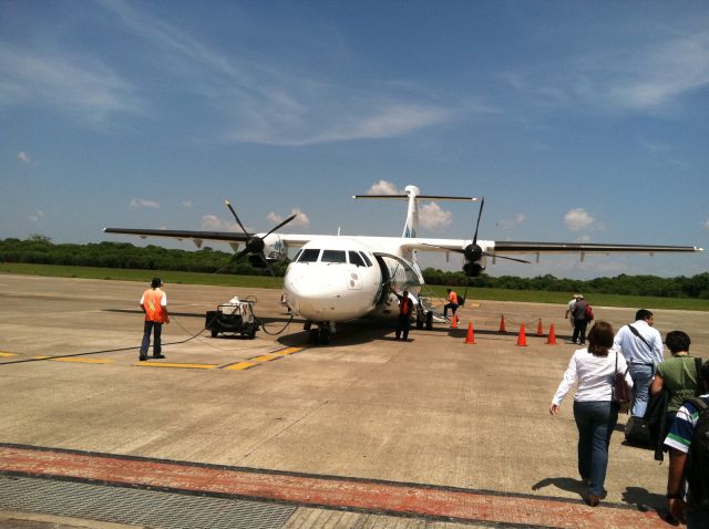 XA-SYH — - Loading on a hot day in Poza Rica, Mexico