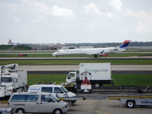 Canadair Regional Jet CRJ-200 (N804SK) - Regional CRJ taxing KATL May 2008