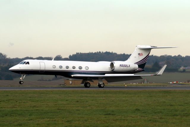 Gulfstream Aerospace Gulfstream V (N222LX) - Touching down on rwy 26 on 15-Nov-10.