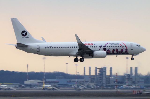 Boeing 737-800 (EI-FLM) - TRX - RADIO - LIVERY 