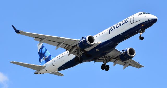 Embraer ERJ-190 (N184JB) - "Outta the Blue" on approach to 23R, 6/24/18.