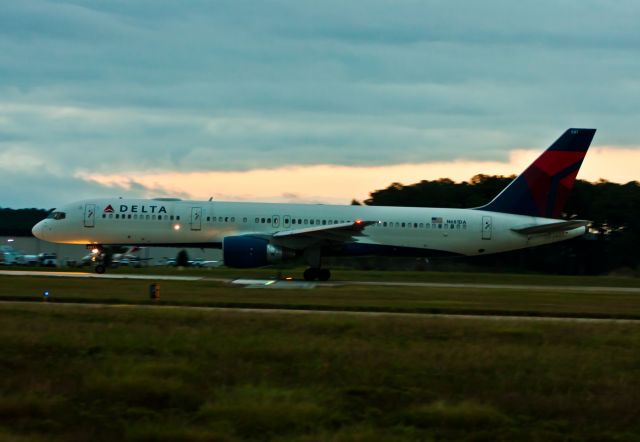 Boeing 757-200 (N681DA)