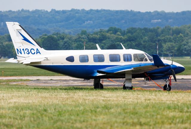 Piper Navajo (N13CA)