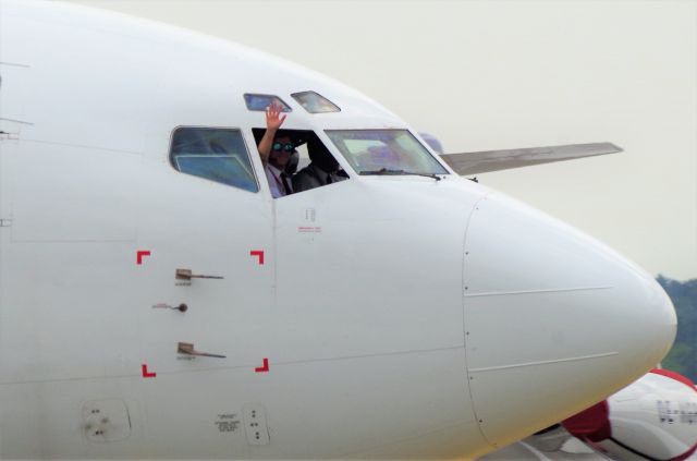BOEING 737-400 (EC-LTG)