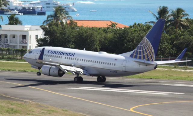 Boeing 737-700 (N33714)