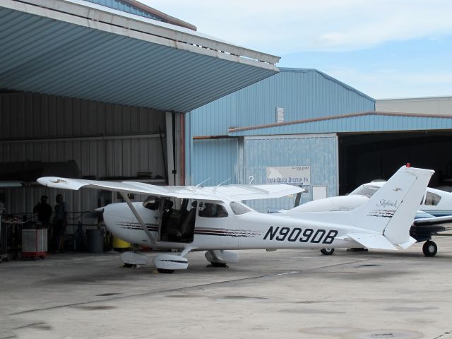 Cessna Skyhawk (N909DB)