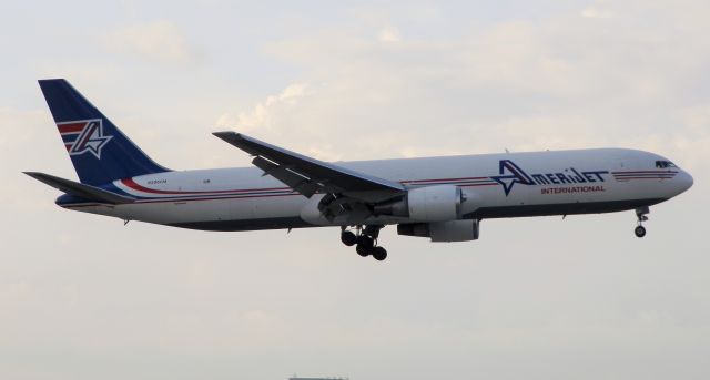 BOEING 767-300 (N396CM)