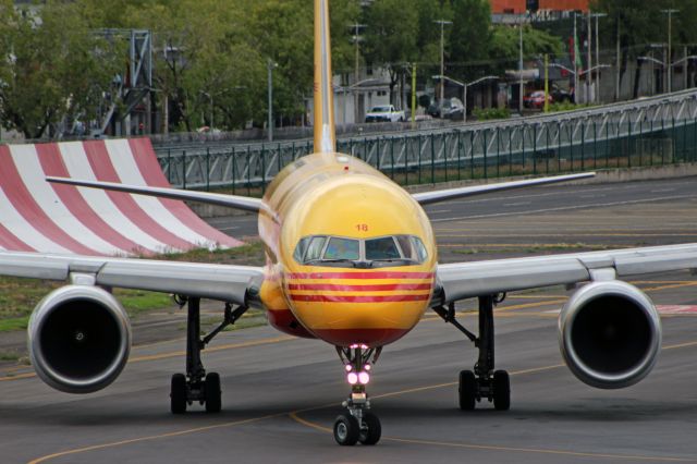 Boeing 757-200 (HP-1810DAE) - Aero Expreso - DHL / Boeing 757-27A(PCF) / MSN 29611 / HP-1810DAE / MMMX 08/2020