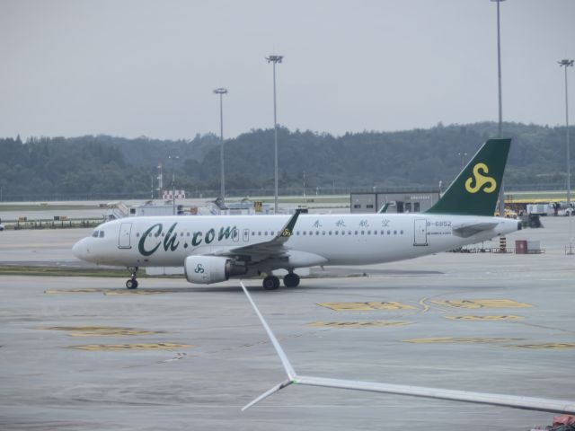 Airbus A320 (B-6852) - CQH A320-232 taxing in ZUTF