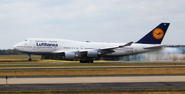 Boeing 747-400 (D-ABVS) - Lufthansa 416 touching down in Washington - Dulles from Frankfurt. Taken during Dulles Day 2016 on 17Sep16.