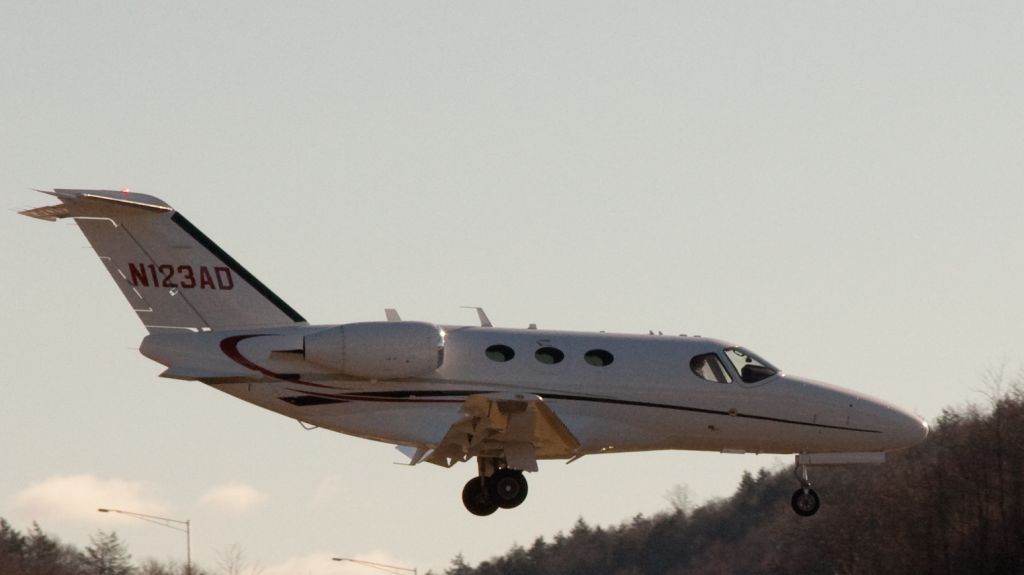 Cessna Skyhawk (N123AD)